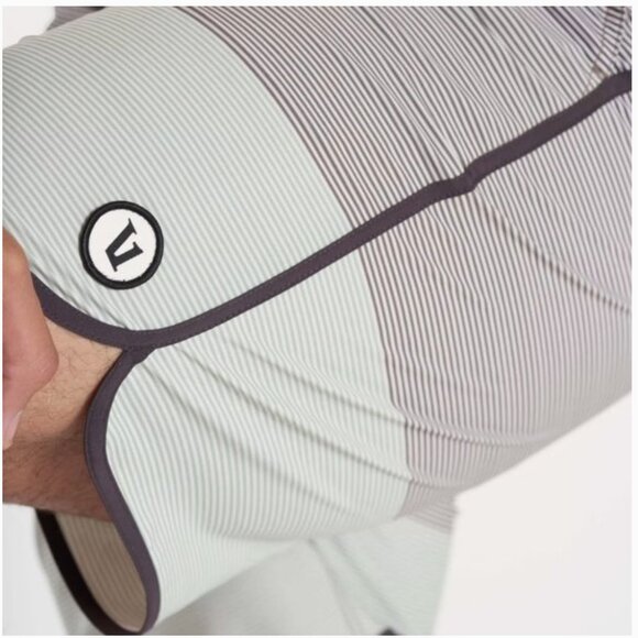 Vuori Mens Cruise Boardshort Smoke Wave Striped 33 - Picture 4 of 16